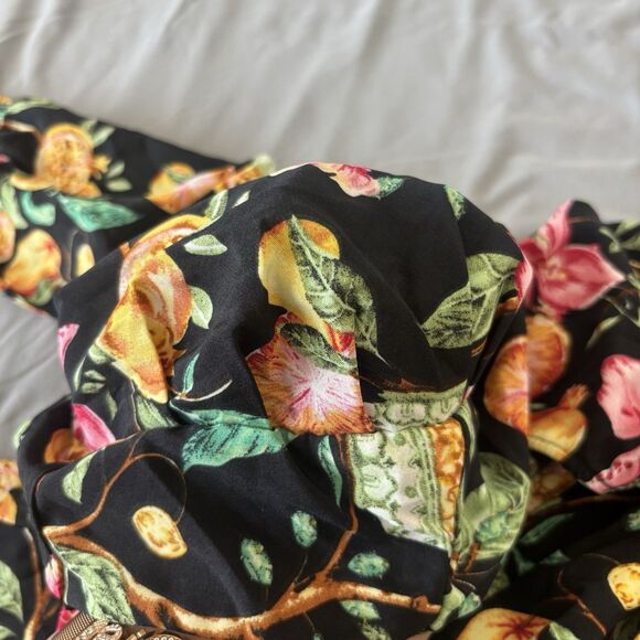 Milk & Honey Women's Blouse Black Size Small Fruit & Floral - Picture 9 of 9